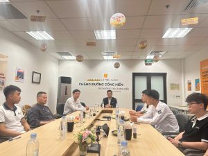 Đại diện YOKO ONSEN tiếp nhận sinh viên HTT
